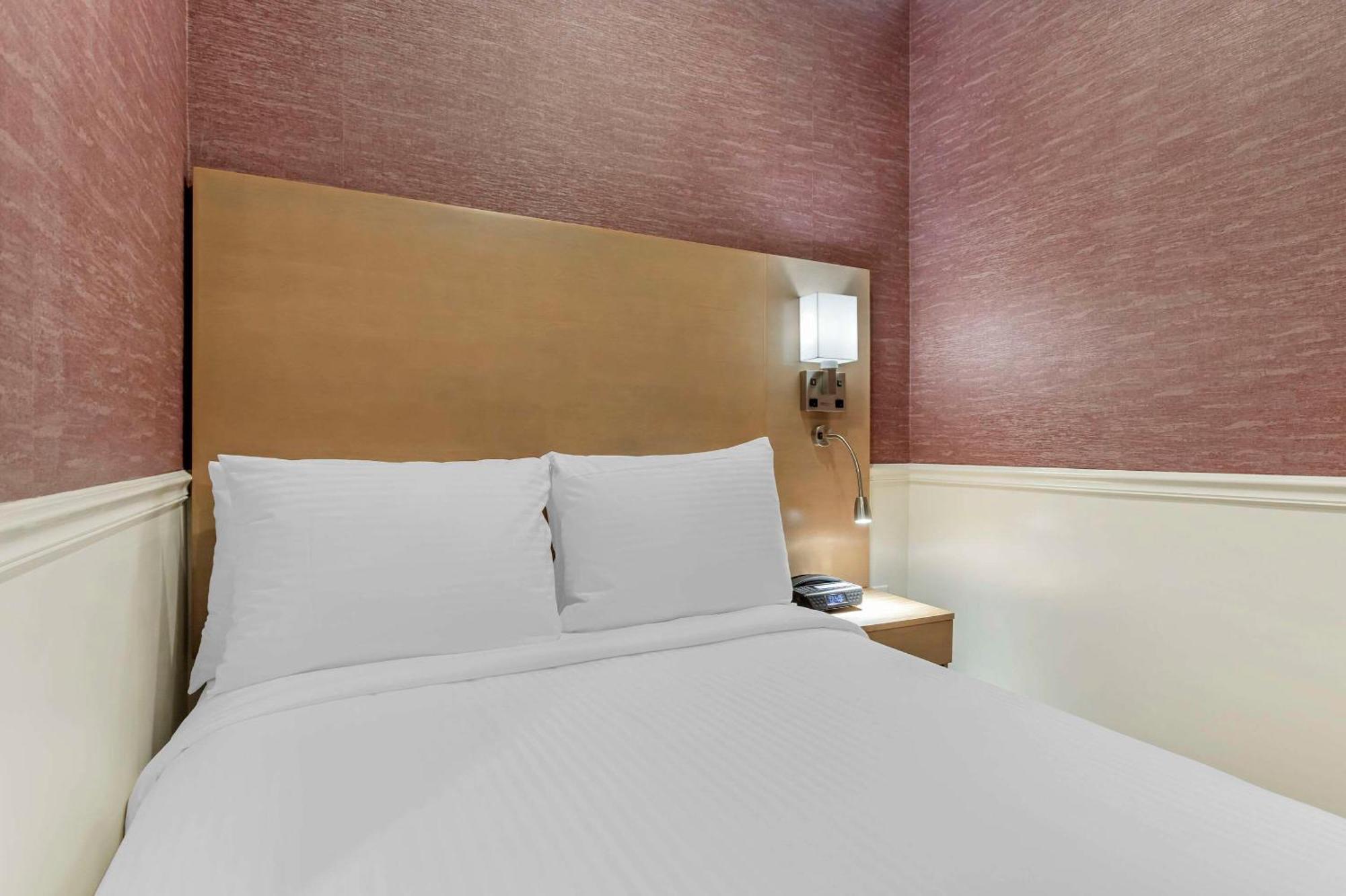 The Mayfair Hotel Times Square, Ascend Hotel Collection Ню Йорк Екстериор снимка